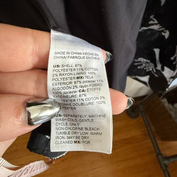 CHICO's Black and White Floral Jacquard Light Jacket | Chico's 3 / US Size 16-18 - Picture 10 of 10